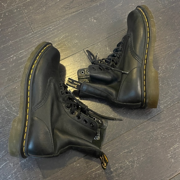 Dr Martens Pascal Boots Shoes Womens US 8 Black Leather 8-eye classic - Picture 4 of 9